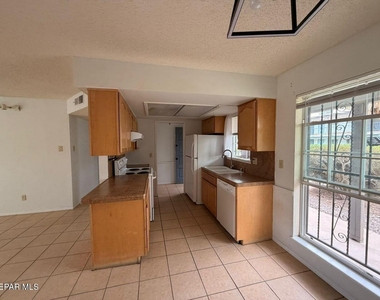 6700 Escondido Drive - Photo Thumbnail 13