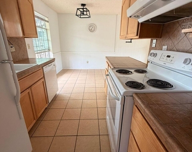 6700 Escondido Drive - Photo Thumbnail 9