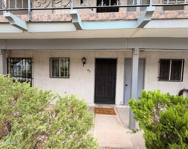 6700 Escondido Drive - Photo Thumbnail 4