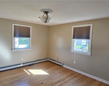 230 Oakland Avenue - Photo Thumbnail 12