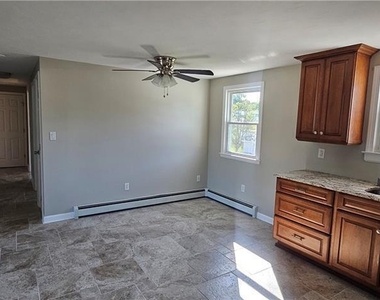 230 Oakland Avenue - Photo Thumbnail 6