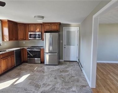 230 Oakland Avenue - Photo Thumbnail 4