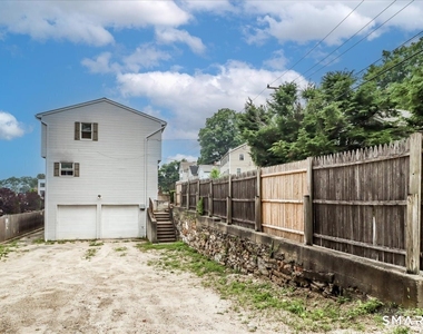 28 Middle Street - Photo Thumbnail 21