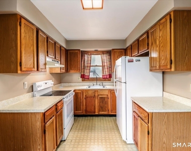 28 Middle Street - Photo Thumbnail 1