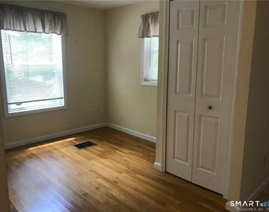 864 Litchfield Turnpike - Photo Thumbnail 7