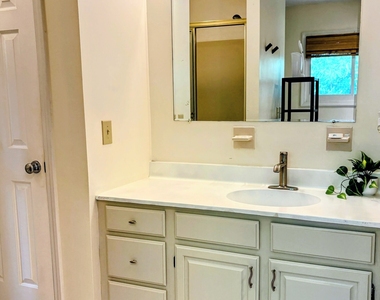 6 Ledgewood Drive - Photo Thumbnail 9