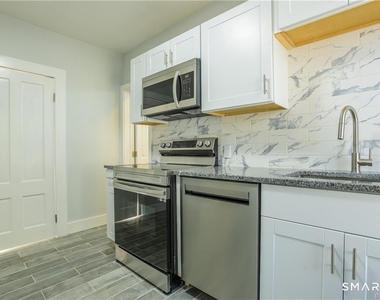 21 Bayview Avenue - Photo Thumbnail 3
