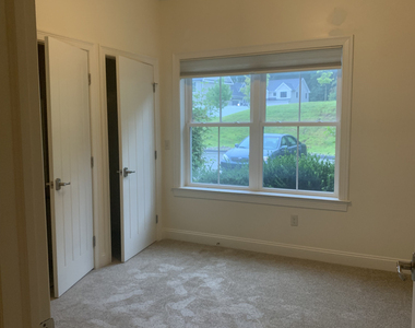 105 Edgewater Hill - Photo Thumbnail 8