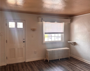 531 Bluff St - Photo Thumbnail 2