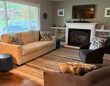 383 Northfield Way - Photo Thumbnail 2