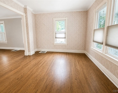 8 Fountain Street - Photo Thumbnail 5