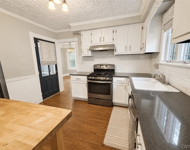 8 Fountain Street - Photo Thumbnail 16