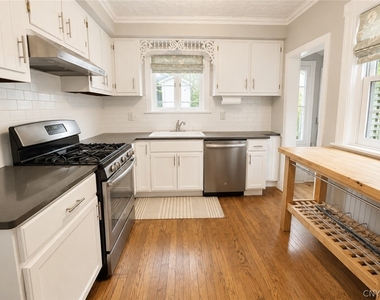 8 Fountain Street - Photo Thumbnail 18