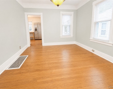 8 Fountain Street - Photo Thumbnail 11