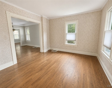 8 Fountain Street - Photo Thumbnail 6