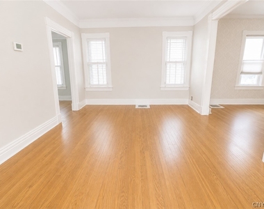 8 Fountain Street - Photo Thumbnail 15