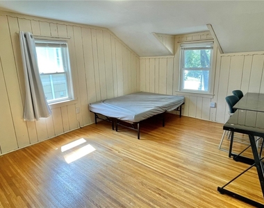 1680 Mount Hope Avenue - Photo Thumbnail 16