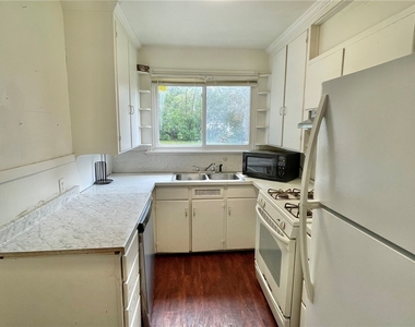 1680 Mount Hope Avenue - Photo Thumbnail 11