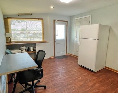 1680 Mount Hope Avenue - Photo Thumbnail 13