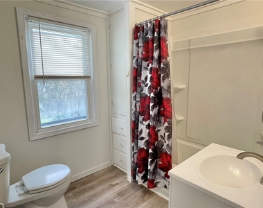 1680 Mount Hope Avenue - Photo Thumbnail 21