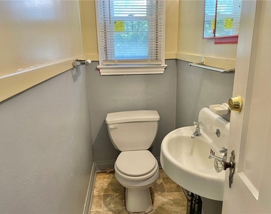 1680 Mount Hope Avenue - Photo Thumbnail 10