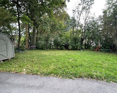1680 Mount Hope Avenue - Photo Thumbnail 2