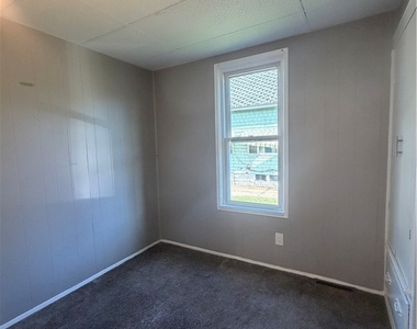 94 Reo Avenue - Photo Thumbnail 18