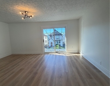 292 Hartwell - Photo Thumbnail 2