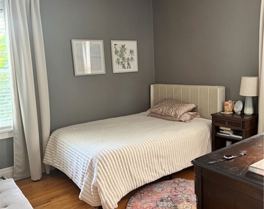 1108 Parkside Avenue - Photo Thumbnail 4