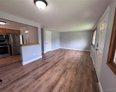 685 Longmeadow Road - Photo Thumbnail 5