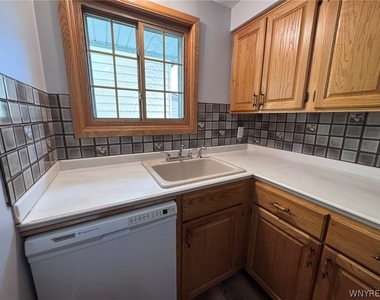 685 Longmeadow Road - Photo Thumbnail 8
