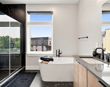 264 Lakefront Boulevard - Photo Thumbnail 31