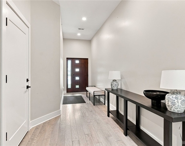 264 Lakefront Boulevard - Photo Thumbnail 2