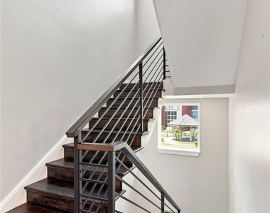 264 Lakefront Boulevard - Photo Thumbnail 9