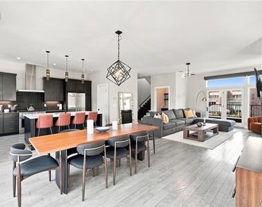 264 Lakefront Boulevard - Photo Thumbnail 14