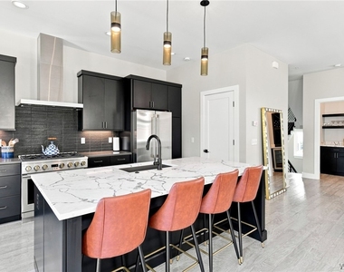 264 Lakefront Boulevard - Photo Thumbnail 17