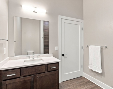 264 Lakefront Boulevard - Photo Thumbnail 8