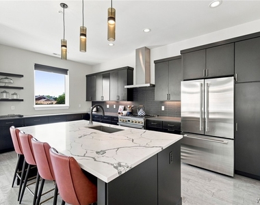 264 Lakefront Boulevard - Photo Thumbnail 15