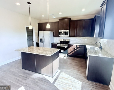 145 Hounds Way - Photo Thumbnail 7