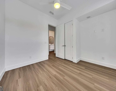 9040 Main Street - Photo Thumbnail 24