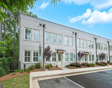 9040 Main Street - Photo Thumbnail 1