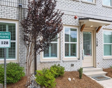 9040 Main Street - Photo Thumbnail 2