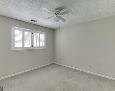 766 Chesterfield Drive - Photo Thumbnail 24