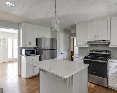 766 Chesterfield Drive - Photo Thumbnail 16