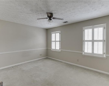 766 Chesterfield Drive - Photo Thumbnail 22