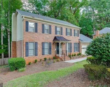 766 Chesterfield Drive - Photo Thumbnail 2