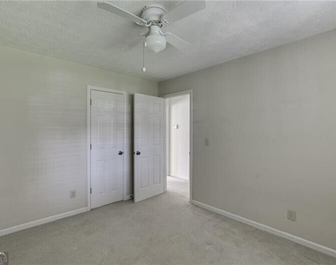 766 Chesterfield Drive - Photo Thumbnail 25