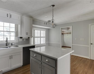 766 Chesterfield Drive - Photo Thumbnail 17