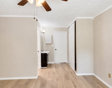 6714 Colchester Place - Photo Thumbnail 8