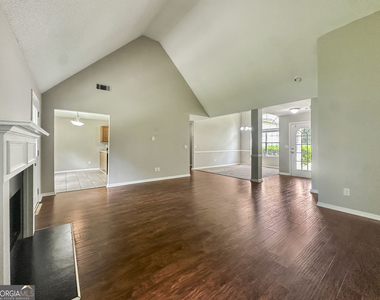 1017 Maris Lane - Photo Thumbnail 3
